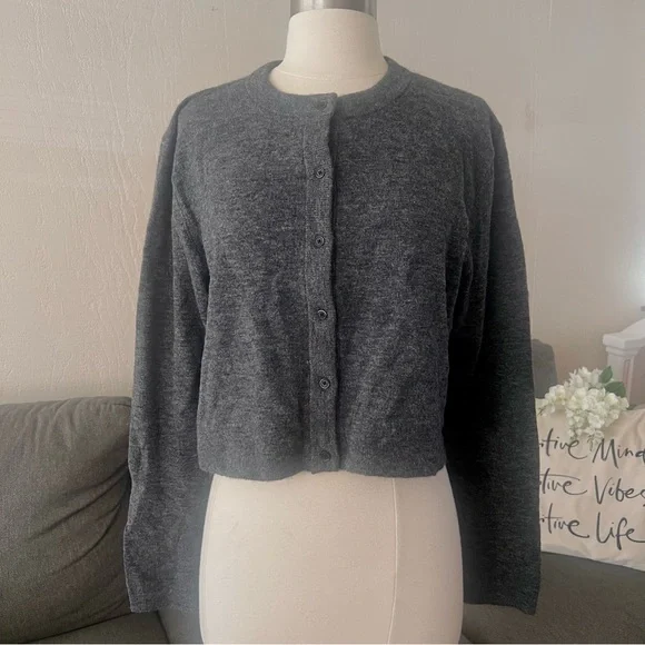 NWT Heather Charcoal Softspoke Wilfred Aritzia Cardigan - Picture 1 of 13
